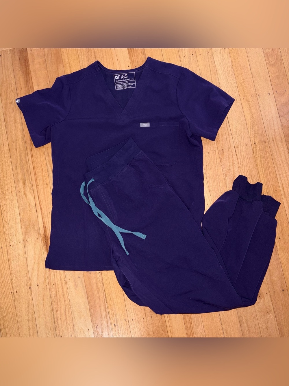 FIGS Purple Scrub Set (small)